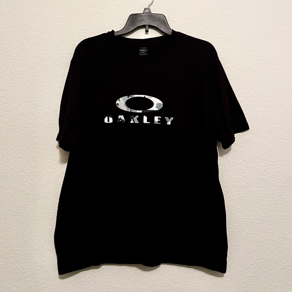 Oakley Men’s Grey Camo T-Shirt - Front Logo - Size Medium
